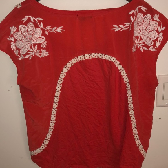 Coral Embroidered Tee from Anthropoligie  Size L - Picture 4 of 4